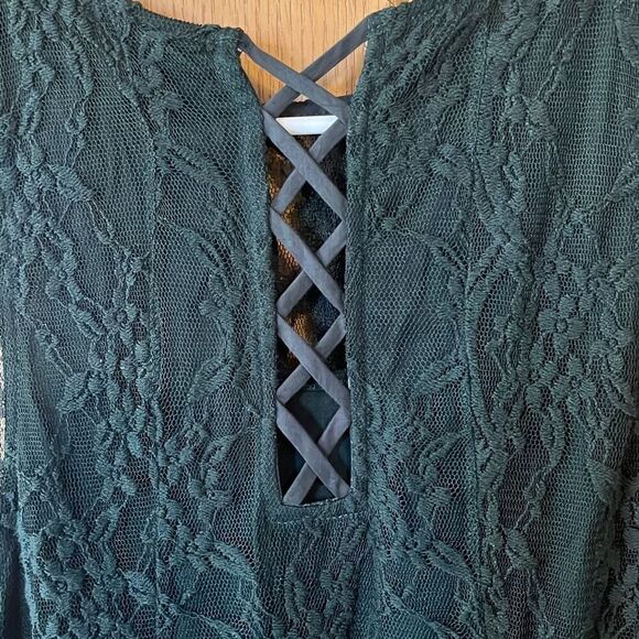 Gimmicks Dark Green Lace Sleeveless Top Large - Picture 3 of 6